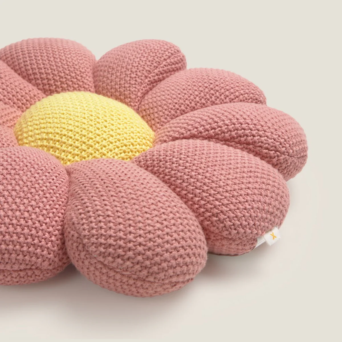 Cojín relleno en forma de flor Loliti - Image 3