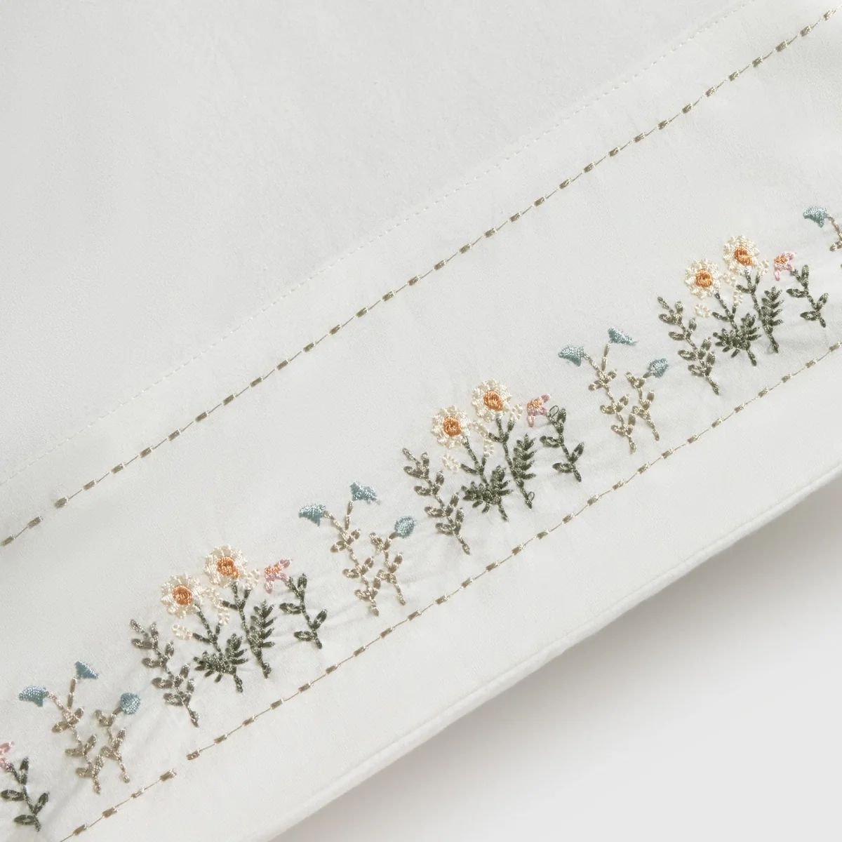 Funda de almohada algodón 180 hilos bordado margaritas Sembro - Image 4