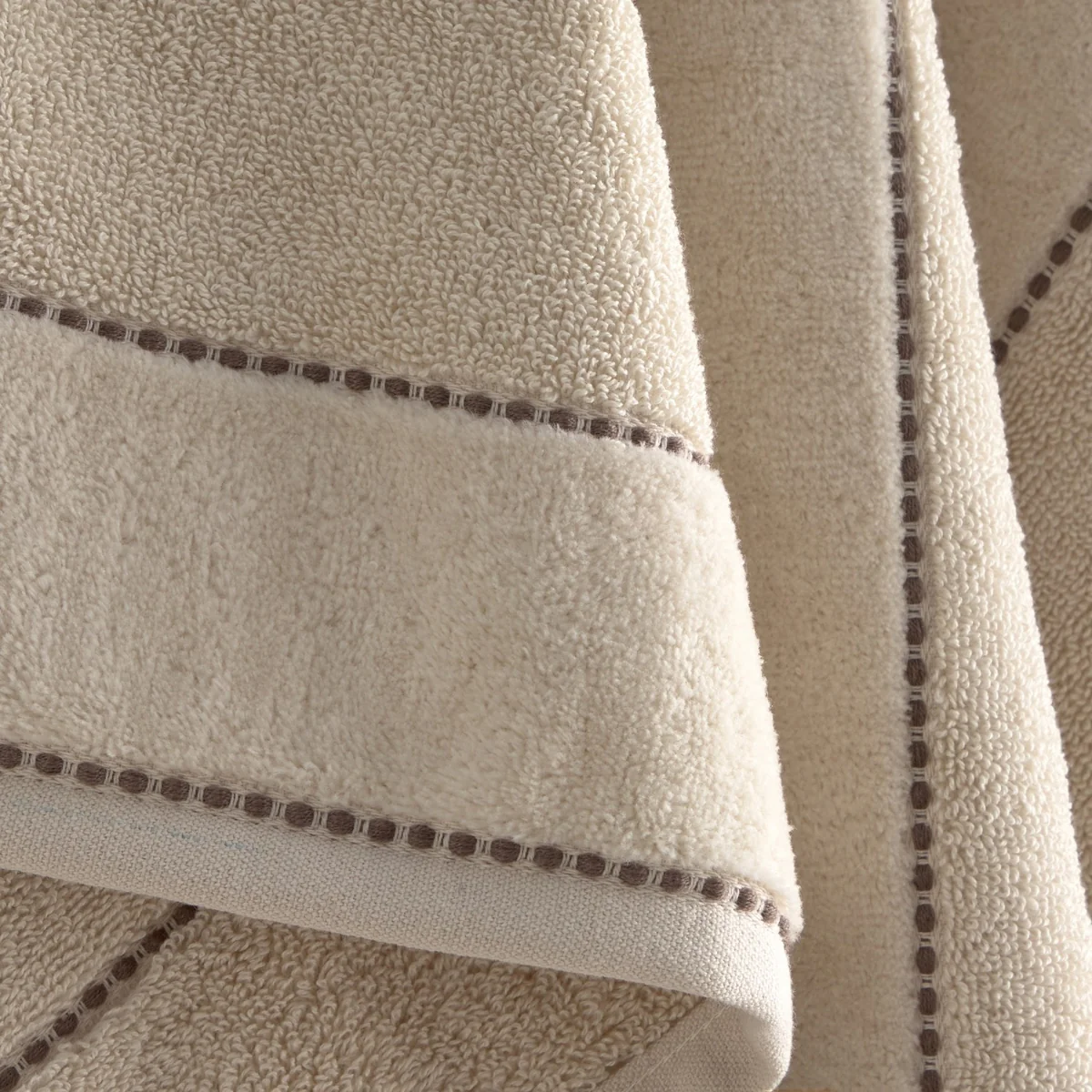 Toalla de baño algodón velour bordado rayas Meto - Image 3